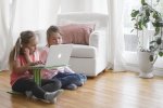 Mobiler Sitz-Tisch passend auch im Kleinkindalter (Zoom)